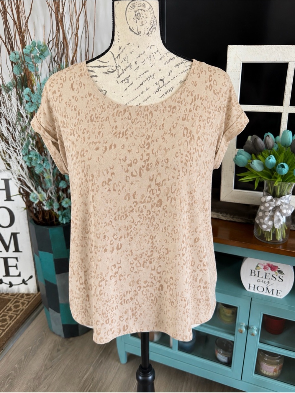 NWT! Olive & Oak Cream and Tan Leopard Cap-Sleeve Top Medium